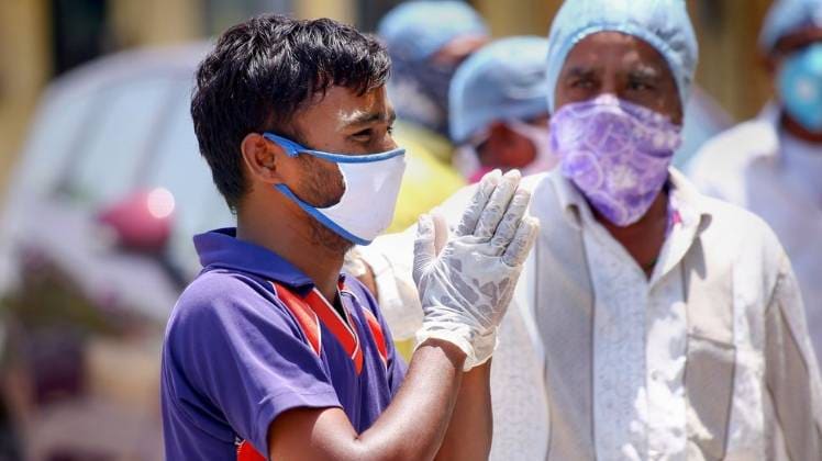 महाराष्ट्र में 24 घंटे में कोरोना वायरस से 120 की मौत (फाइल फोटो-PTI)