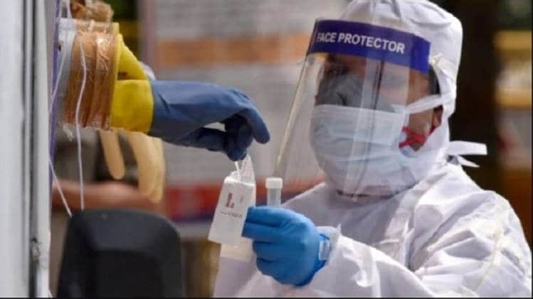 देश में तेजी से बढ़ रहे हैं कोरोना के नए मामले (फाइल फोटो)