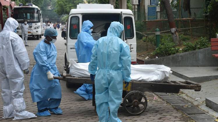 मृतकों के अंतिम संस्कार में नहीं पहुंच रहे परिजन (फाइल फोटो)