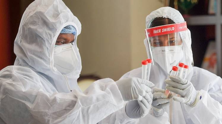 कोरोना वायरस की टेस्टिंग (फाइल फोटो-PTI)