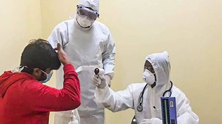 दिल्ली में कोरोना के बढ़ते मरीज (फाइल फोटो- Aajtak)