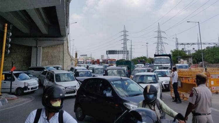 दिल्ली बॉर्डर पर लगा लंबा जाम