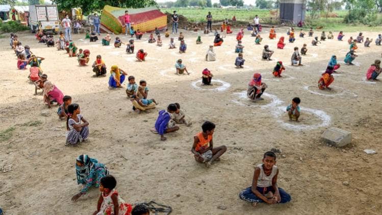 लॉकडाउन के दौरान खाने का संकट (PTI)