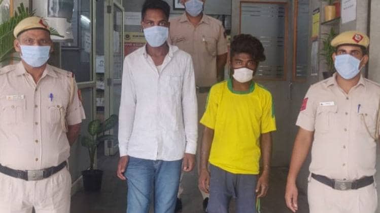 पुलिस की गिरफ्त में दो अपराधी (Photo- Aajtak)