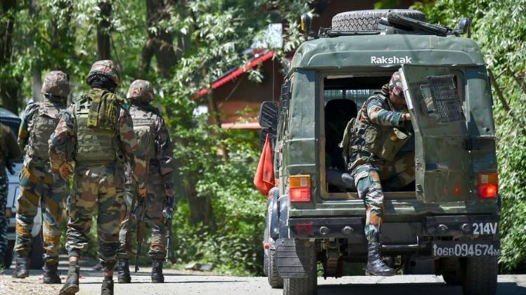 पुलवामा के त्राल में एनकाउंटर (फाइल फोटो-PTI)