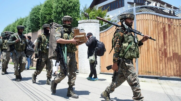 सुरक्षाबलों के जवान (फाइल फोटो-PTI)