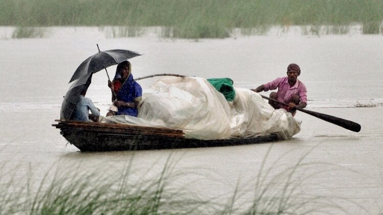 असम के कई जिले बाढ़ प्रभावित हैं (फाइल फोटो-PTI)