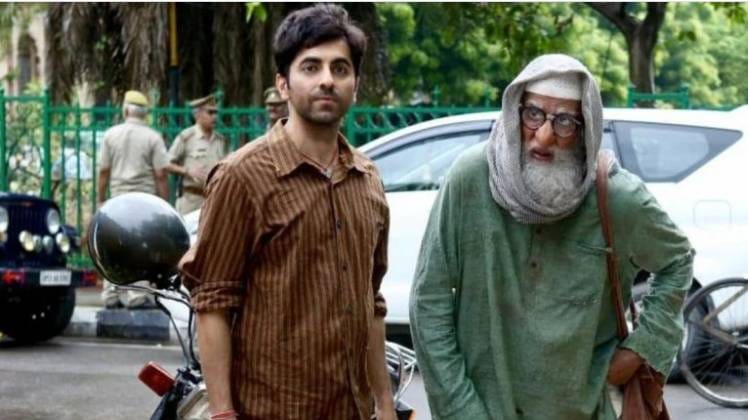 गुलाबो सिताबो का एक सीन