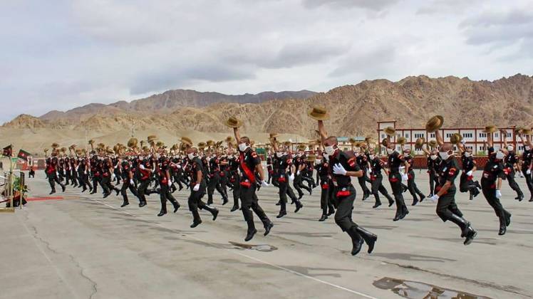 लेह में भारतीय सेना के जवान (फाइल फोटो-PTI)