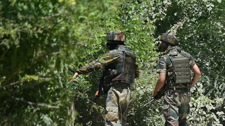 सुरक्षाबलों के जवान (फाइल फोटो-PTI)