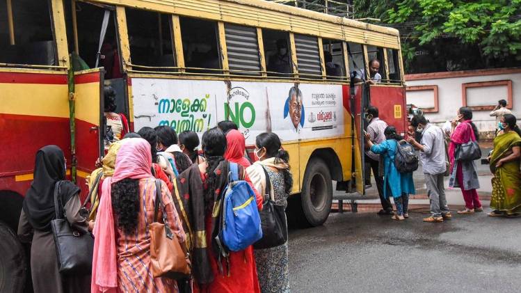 केरल सरकार ने राज्य में लोगों के प्रवेश पर नियम कड़े कर दिए हैंं (फोटो- पीटीआई)