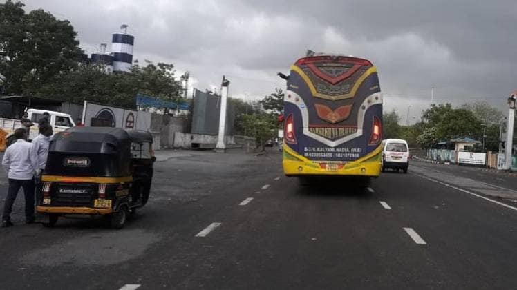 मुंबई से लौटती हाउस मेड (Photo- Aajtak)