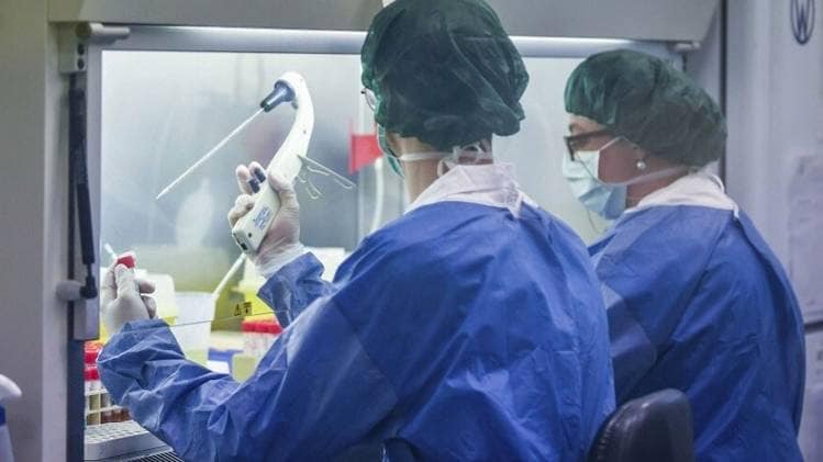 प्राइवेट लैब्स में कोरोना टेस्ट (फाइल फोटो- Aajtak)