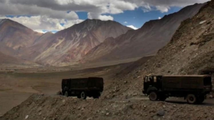 लद्दाख में तनाव बढ़ने के बाद सीमा पर तनाव की स्थिति बनी हुई है (फाइल-AFP)