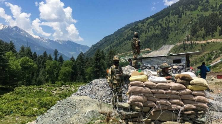 लद्दाख में सीमा सुरक्षा में लगेे बीएसएफ के जवान (AFP)