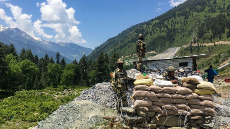 लद्दाख में सीमा सुरक्षा में लगा बीएसएफ (फाइल-AFP)
