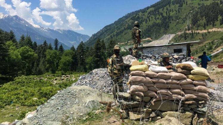 गलवान घाटी में भारत-चीन के बीच झड़प के बाद सरकार और कांग्रेस में तकरार बढ़ा (AFP)