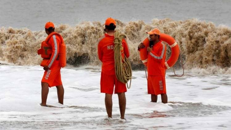 Cyclone Nisarga Effects in Gujarat and Maharashtra Live Updates (तूफान निसर्ग)