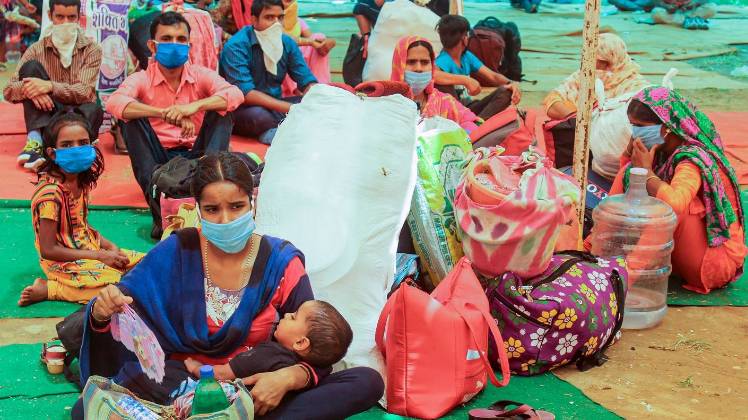 प्रवासी मजदूरों में कोरोना के मामले कम (फोटो- पीटीआई)