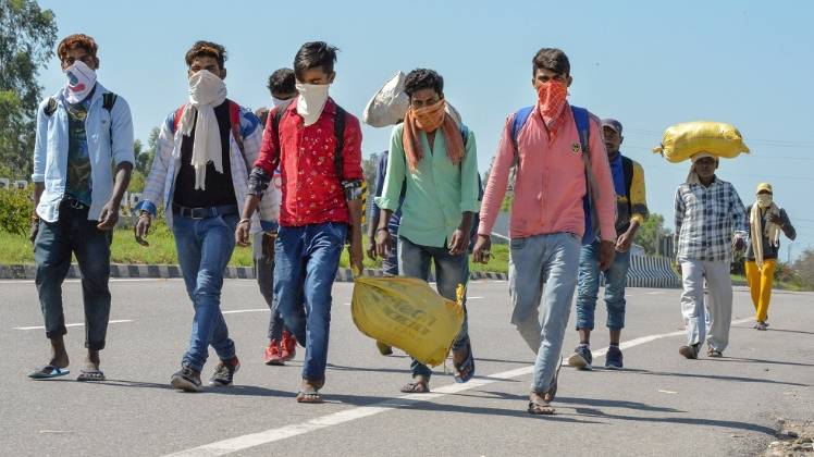 झारखंड में बड़ी संख्या में लौट रहे प्रवासी मजदूर (तस्वीर-PTI)