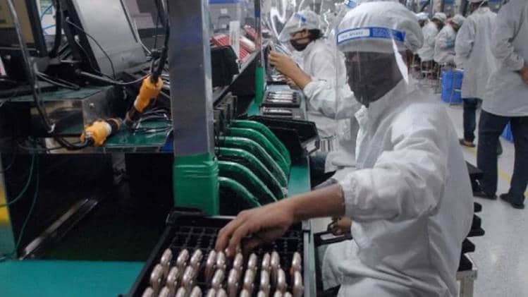 नोएडा स्थित चीनी मोबाइल कंपनियों में काम शुरू हो चुका है (फाइल-पीटीआई)