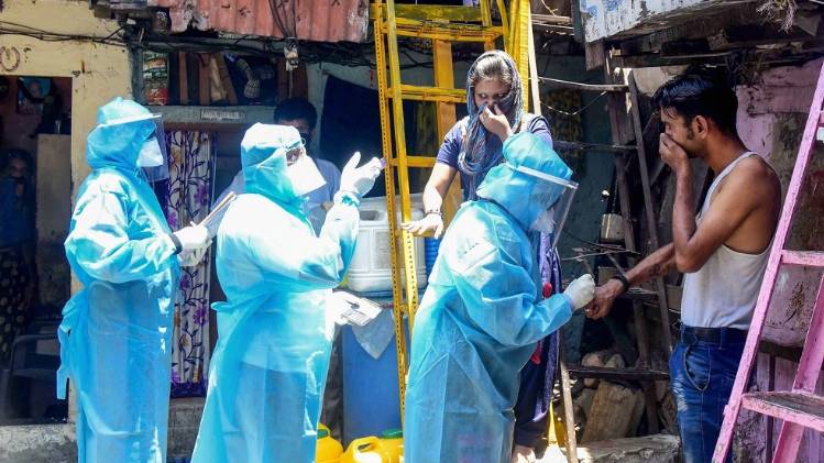 महाराष्ट्र में लगातार बढ़ रहे हैं कोरोना संक्रमण केस (तस्वीर-PTI)