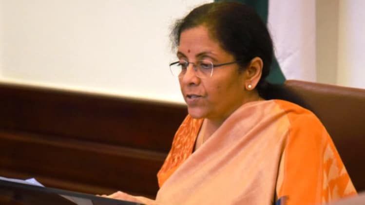 वित्त मंत्री ने कहा कि जरूरी आयात होने चाहिए