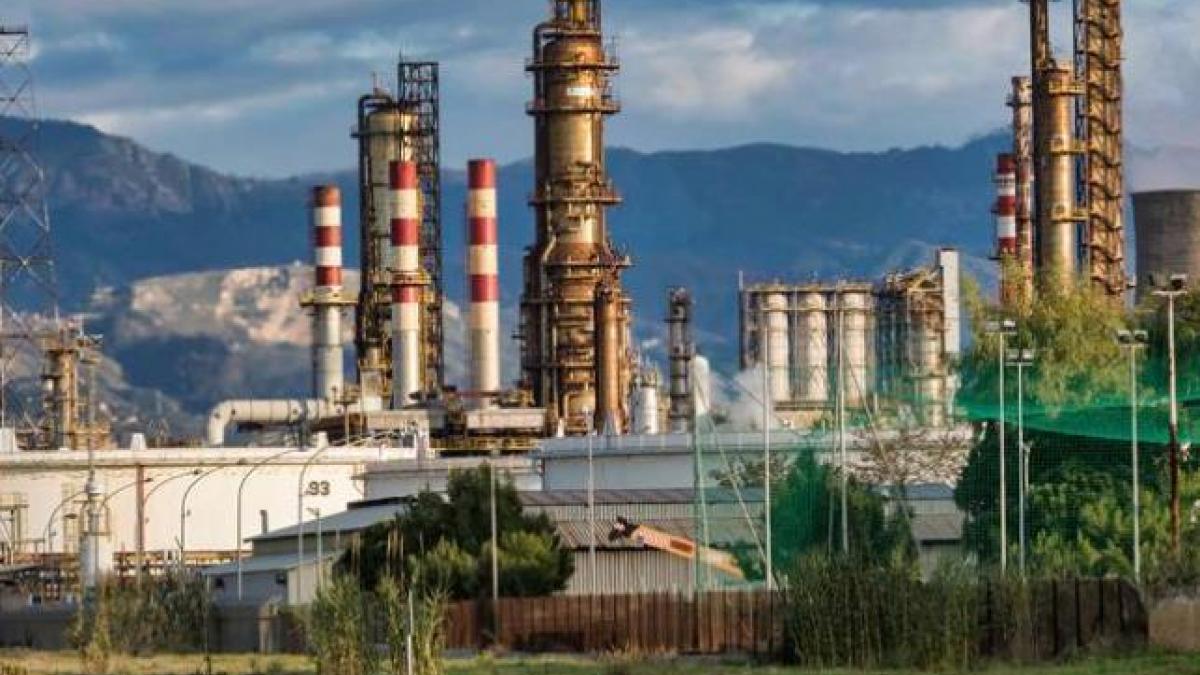 कच्चे तेल के प्रोडक्शन पर लगाम