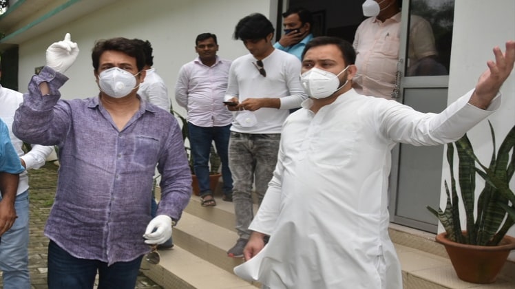 RJD नेता तेजस्वी यादव और एक्टर शेखर सुमन