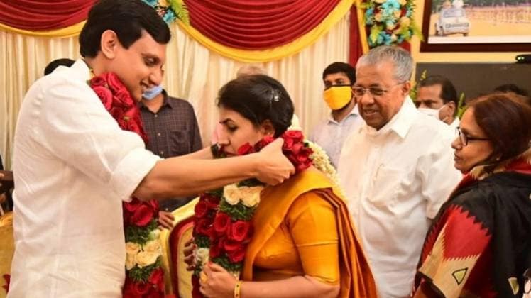 केरल के मुख्यमंत्री पिनरई विजयन की बेटी की शादी हुई