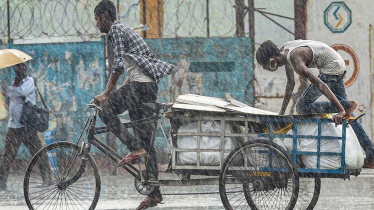 दिल्ली में आंधी के साथ बारिश (फाइल फोटो)