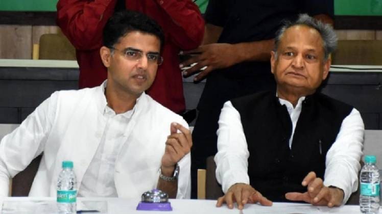 राजस्थान के सीएम अशोक गहलोत के साथ सचिन पायलट (फाइल फोटो)