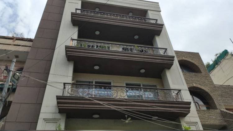 बुजुर्ग पति भी घायल