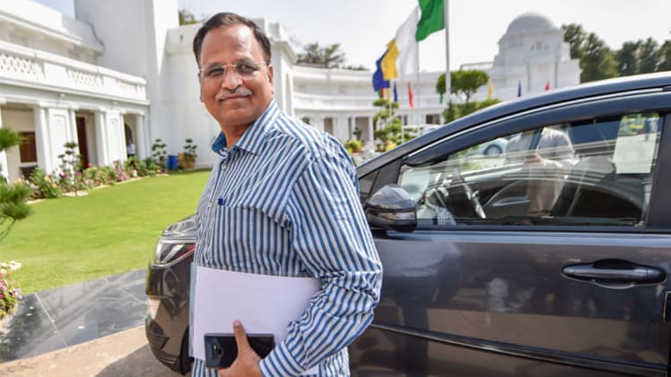 दिल्ली के स्वास्थ्य मंत्री सत्येंद्र जैन (फाइल फोटो- पीटीआई)