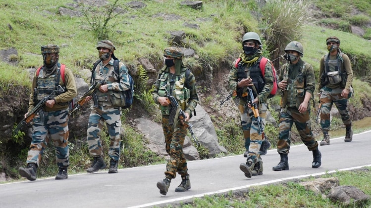 सुरक्षाबलों के जवान (फाइल फोटो-PTI)