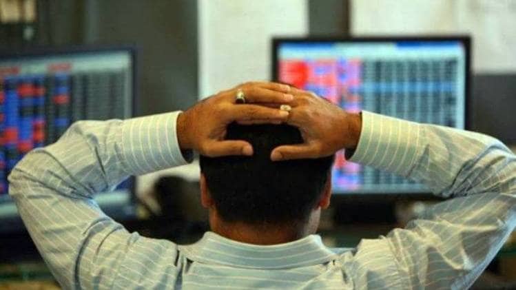 शेयर बाजार में गिरावट से निवेशक हताश 