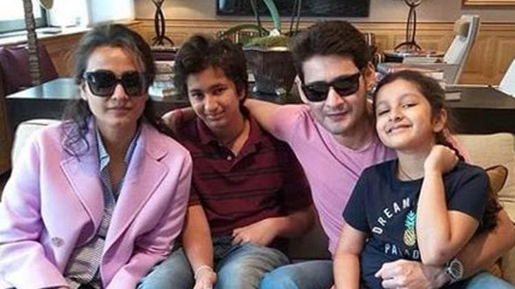 फैमिली संग महेश बाबू