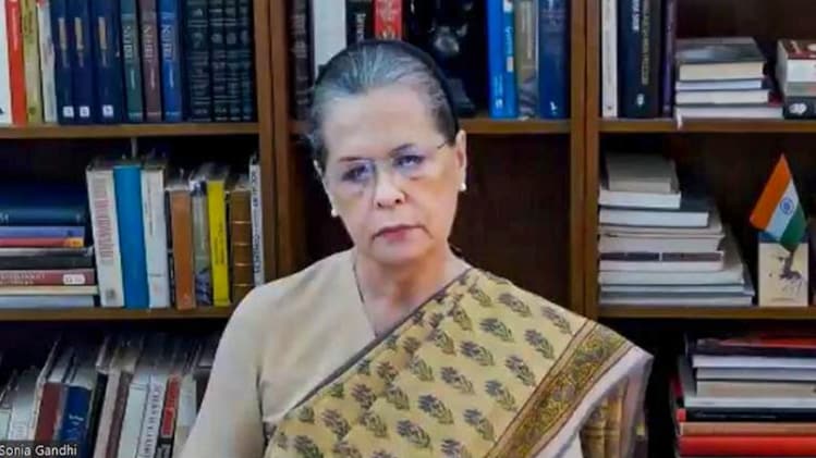 कांग्रेस की अंतरिम अध्यक्ष सोनिया गांधी (फोटो- PTI)
