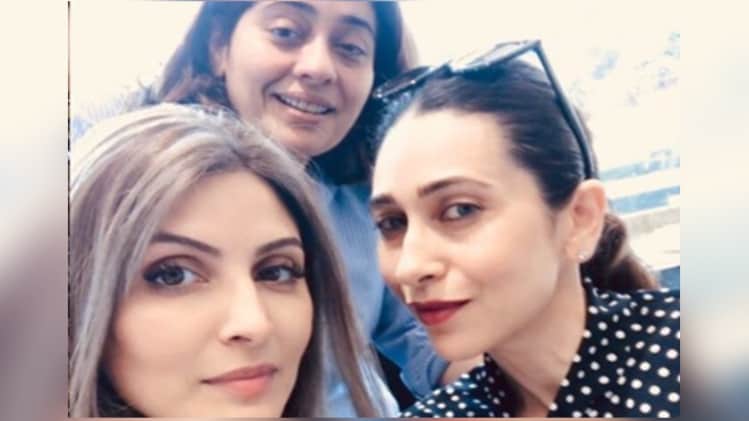 बहन रिद्धिमा संग करिश्मा कपूर