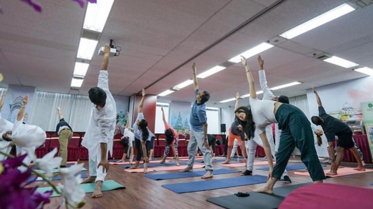 शंघाई में मनाया गया अंतरराष्ट्रीय योग दिवस (Photo- Aajtak)