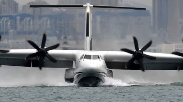 चीनी मुखपत्र पीपल्स डेली की ओर से जारी वीडियो से AG600 विमान की तस्वीर (ट्विटर)  