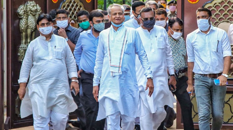 क्या लगेगी गहलोत सरकार की नैया पार?