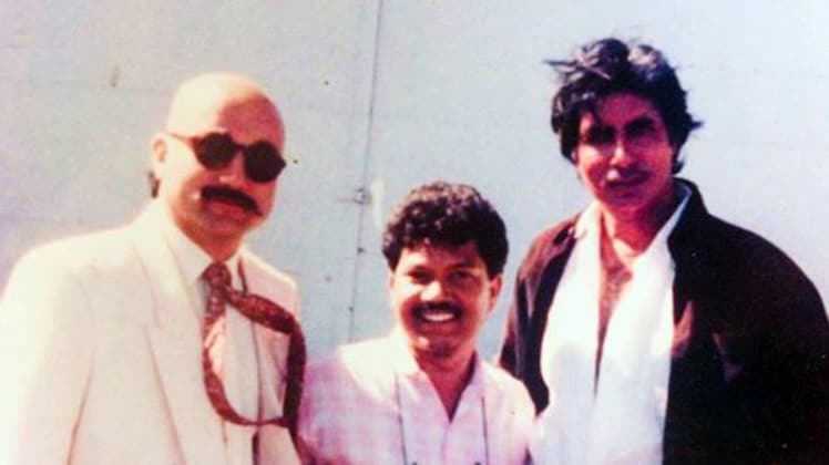 अनुपम खेर, अमिताभ बच्चन अपने मेकअप मैन के साथ