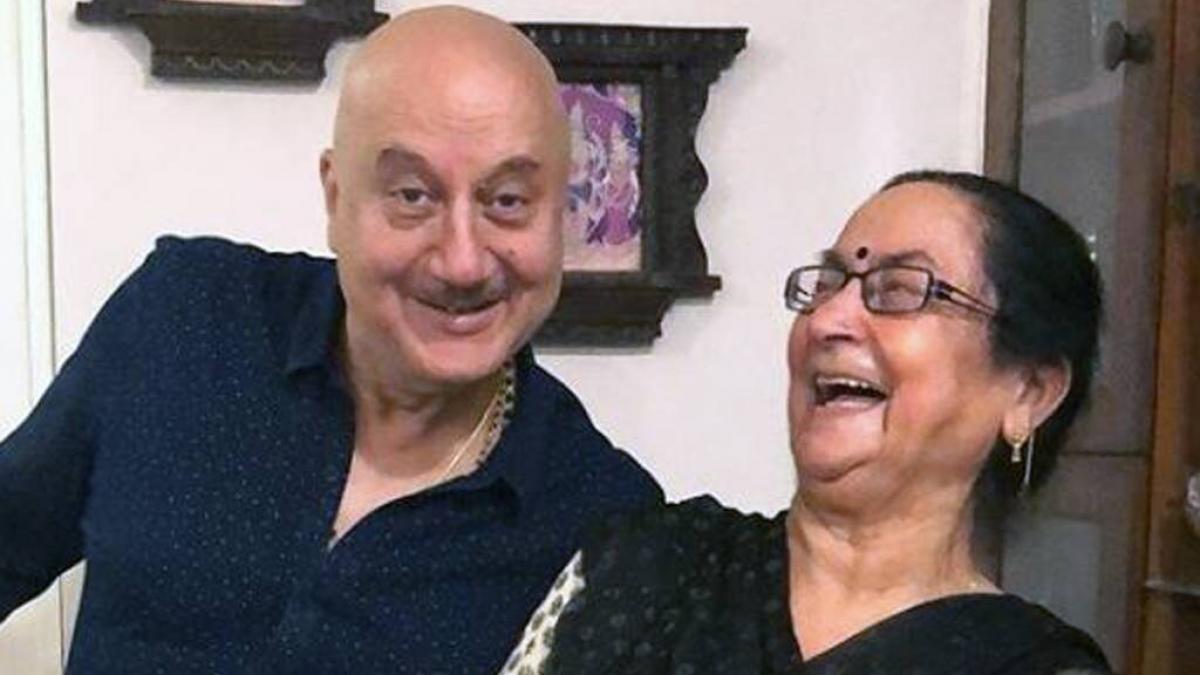 मां संग अनुपम खेर