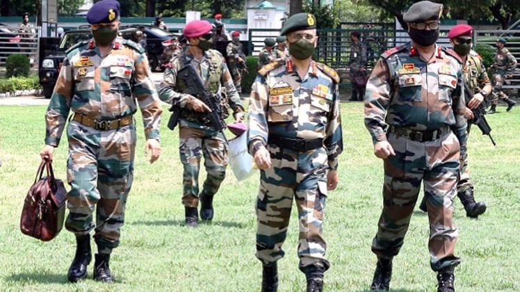 सेना प्रमुख ने अग्रिम इलाकों में सुरक्षा व्यवस्था की ली जानकारी