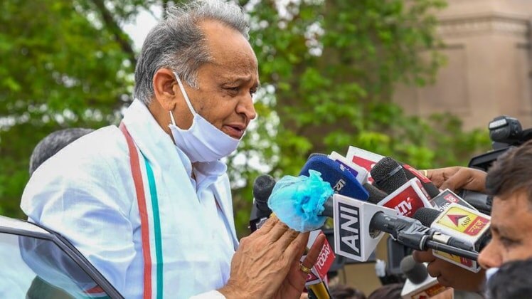 अभी भी जारी है राजस्थान का सियासी दंगल (PTI)