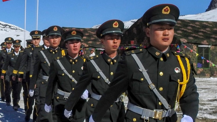 चीनी सेना के जवान (फाइल फोटो-PTI)