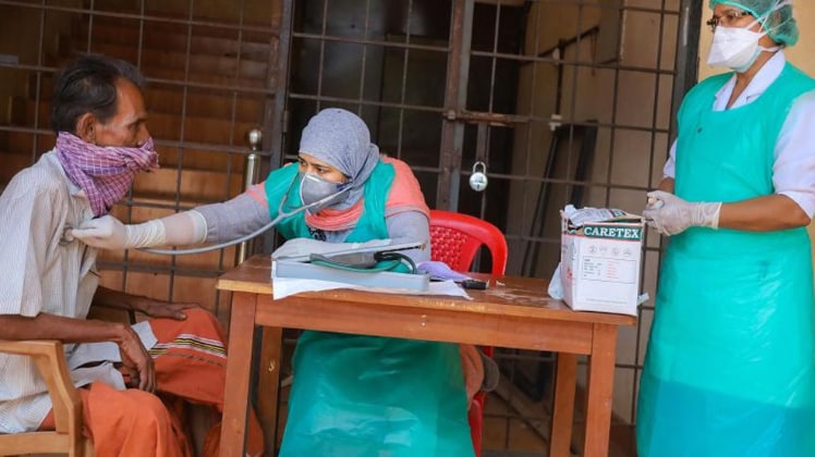 दिल्ली और मुंबई में बढ़ रहे कोरोना के केस (फाइल फोटो-PTI)