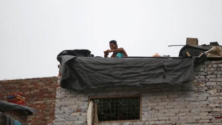 दिल्ली में हैं कई अनधिकृत कॉलोनियां (प्रतीकात्मक तस्वीर: रॉयटर्स)