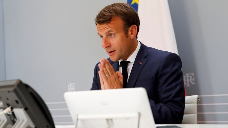 फांस के राष्ट्रपति इमैनुएल मैक्रों (फोटो-AP)